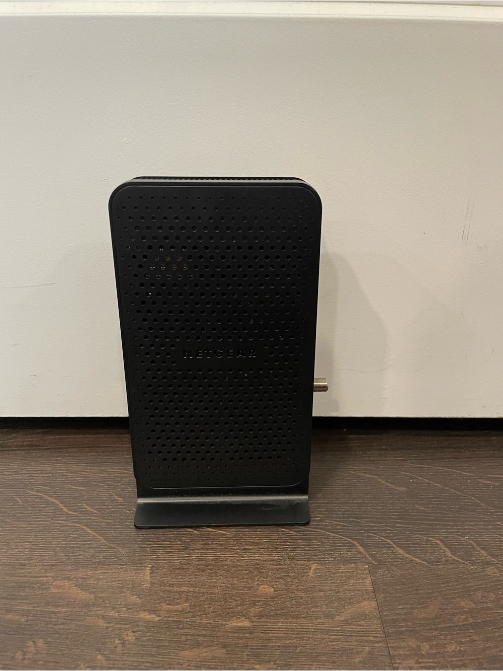 NETGEAR N300 Wi-Fi Cable Modem Router (C3000) NO CORD Tested - Picture 2 of 5